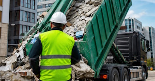 Вывоз строительного мусора в Нерюнгри: услуги лицензированной компании — ПроМусор